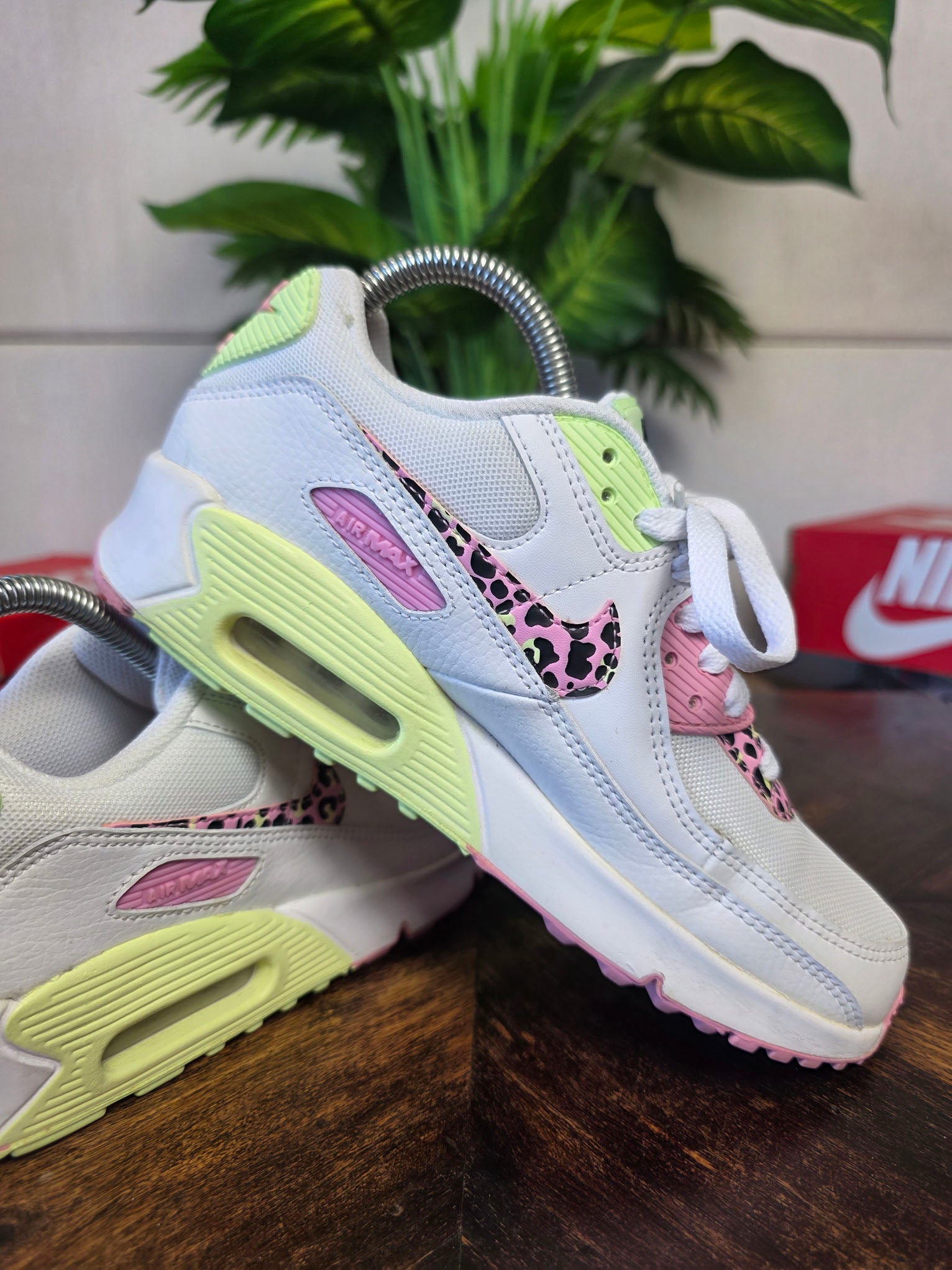 Nike Air Max 90 Pink Barely Volt maat 37,5