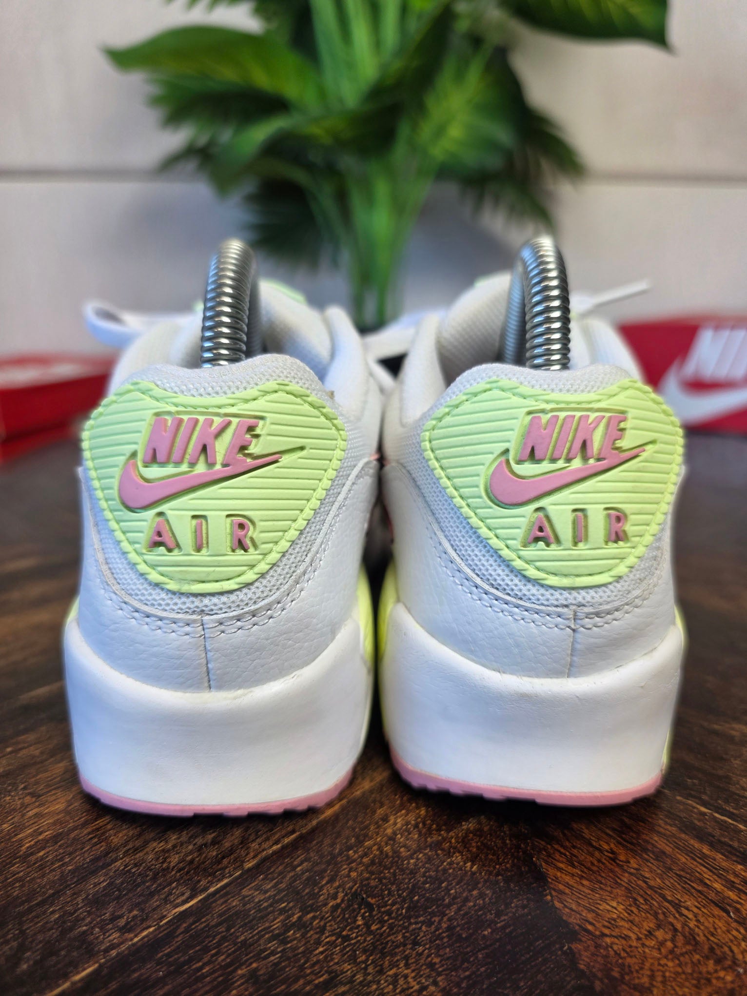 Nike Air Max 90 Pink Barely Volt maat 37,5