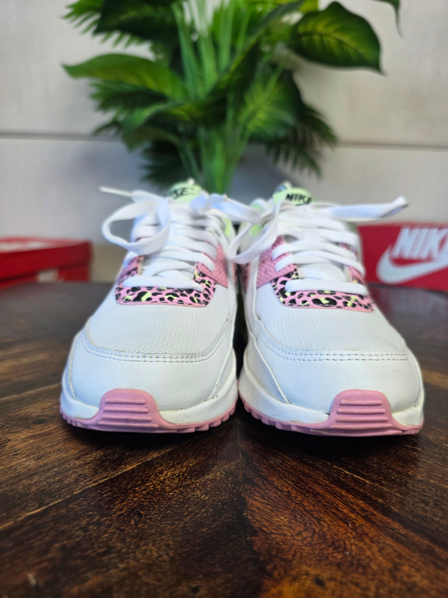 Nike Air Max 90 Pink Barely Volt maat 37,5