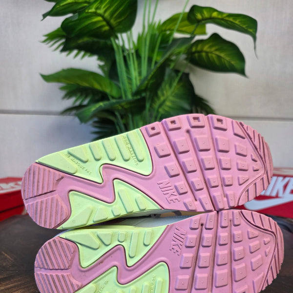 Nike Air Max 90 Pink Barely Volt maat 37,5