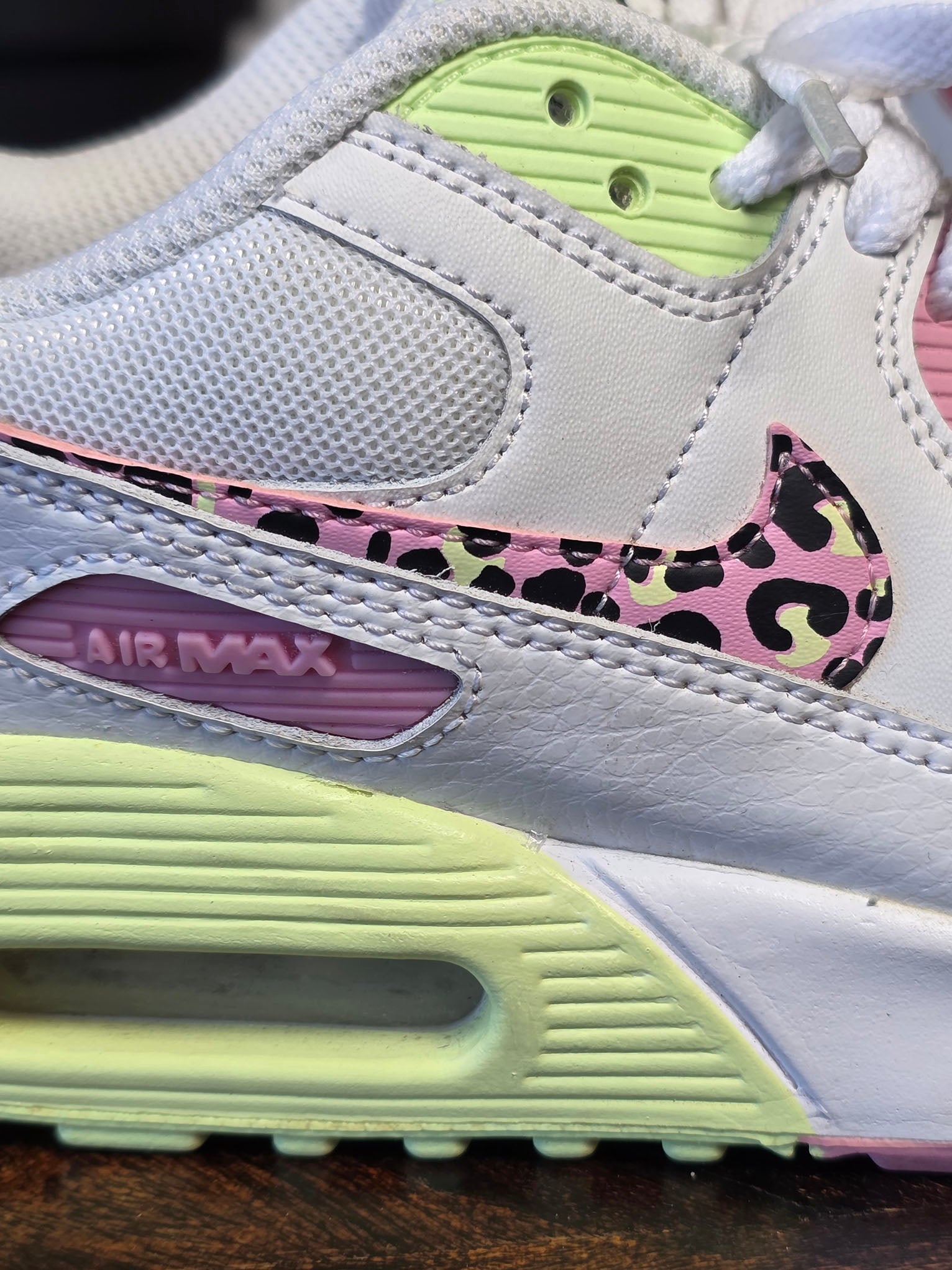 Nike Air Max 90 Pink Barely Volt maat 37,5