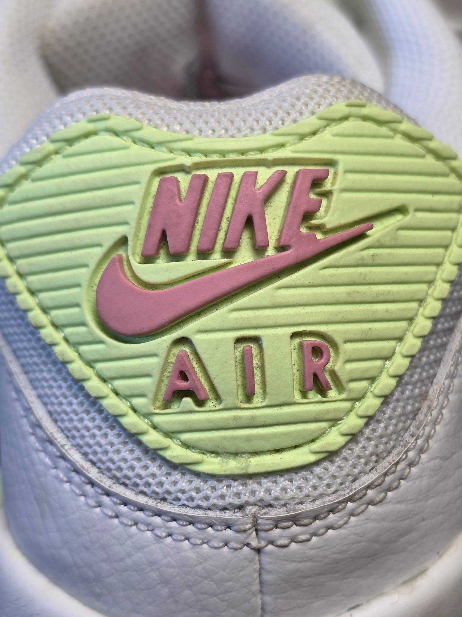 Nike Air Max 90 Pink Barely Volt maat 37,5