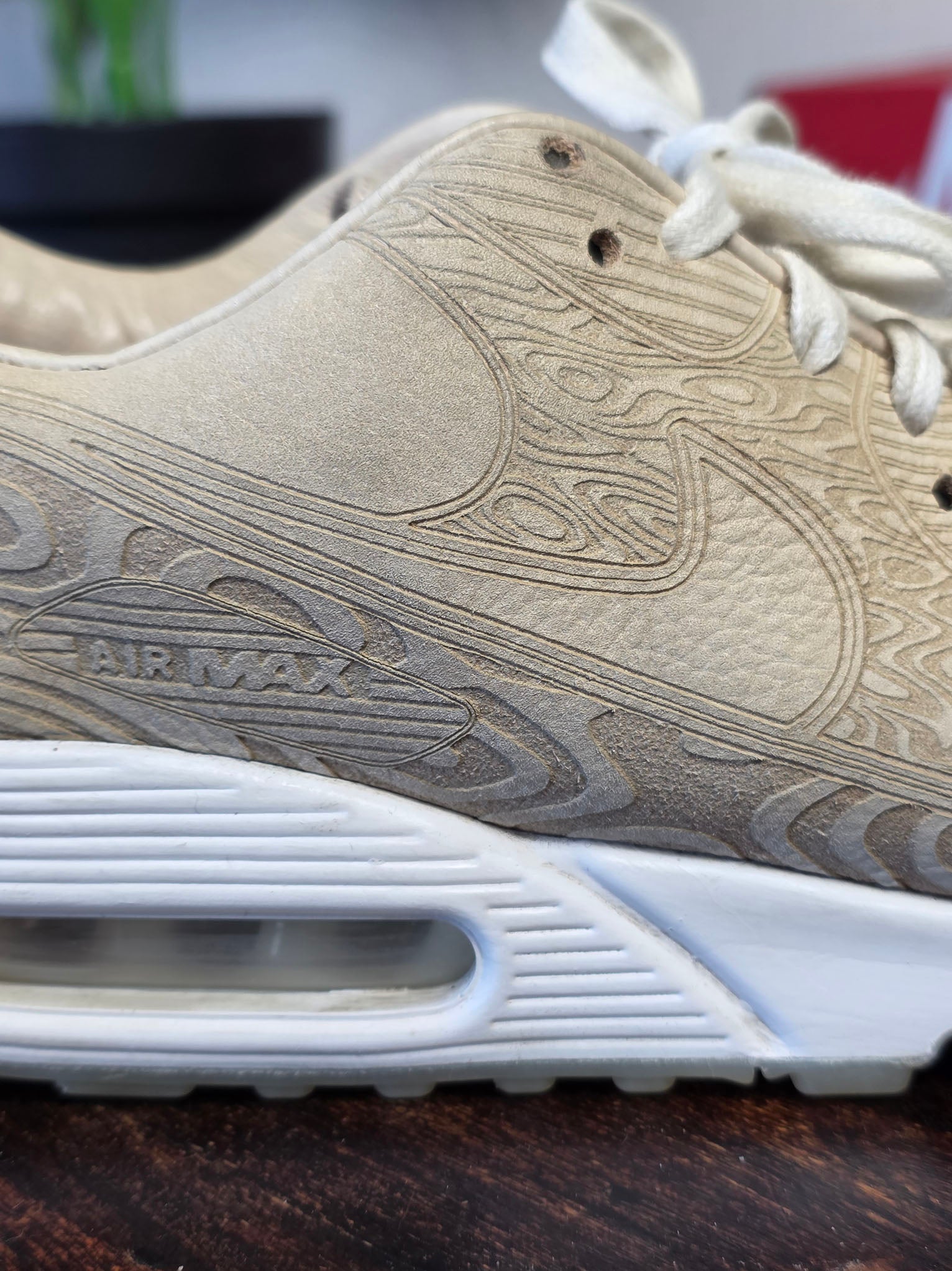 Nike Air Max 90 QS Laser maat 42