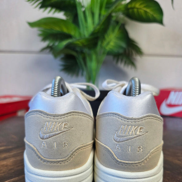 Nike Air Max 1 Light Orewood Brown maat 40