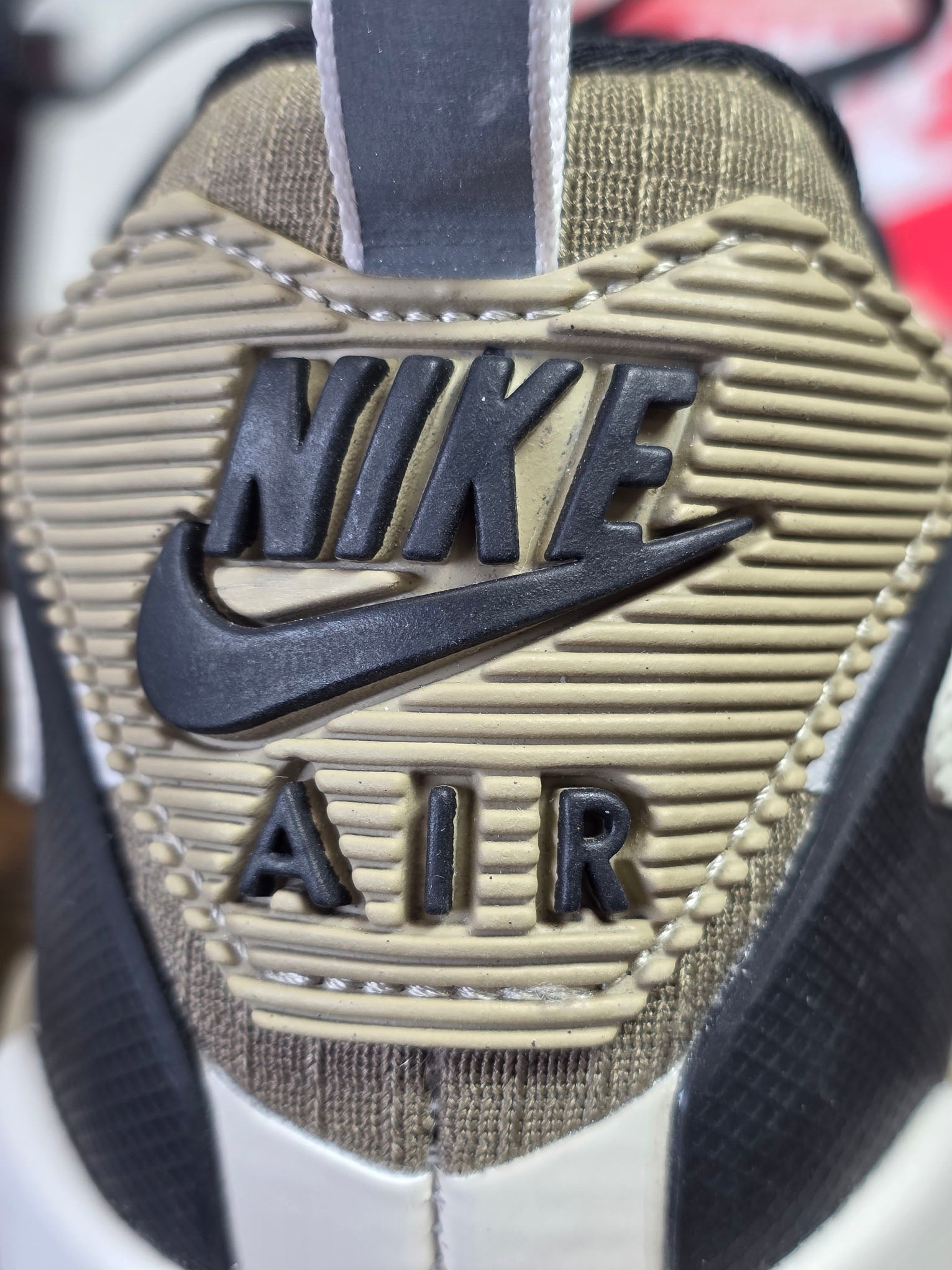 Nike Air Max 90 Drift "Khaki" maat 44