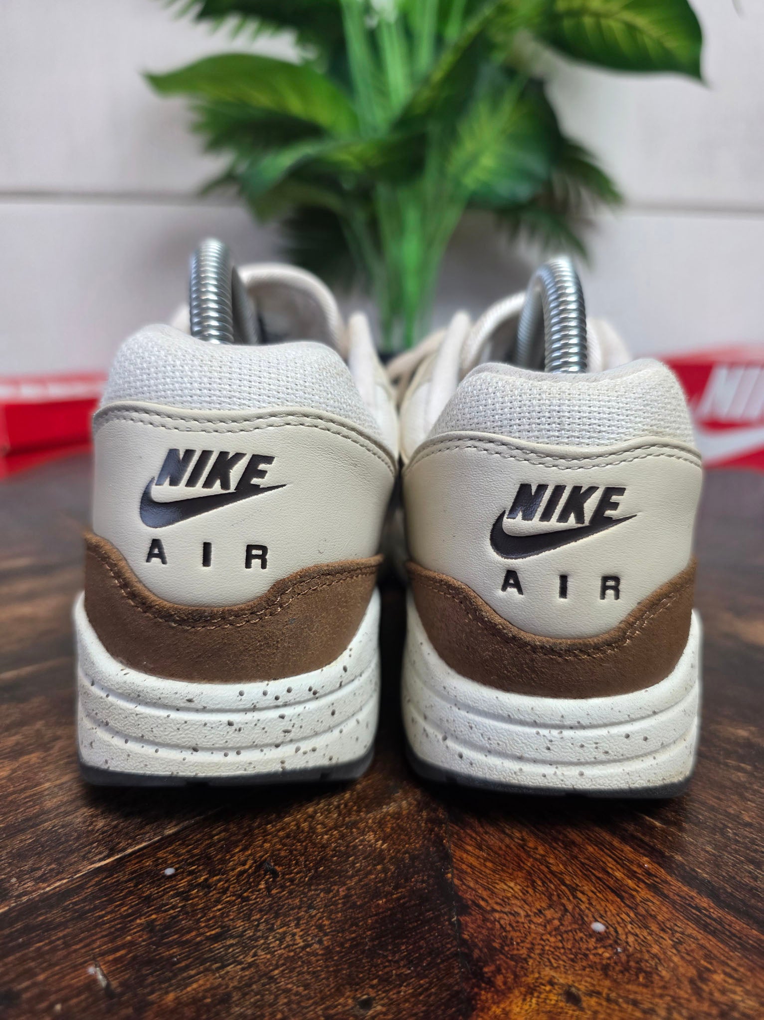 Nike Air Max 1 '87 Wmns "Velvet Brown" maat 39