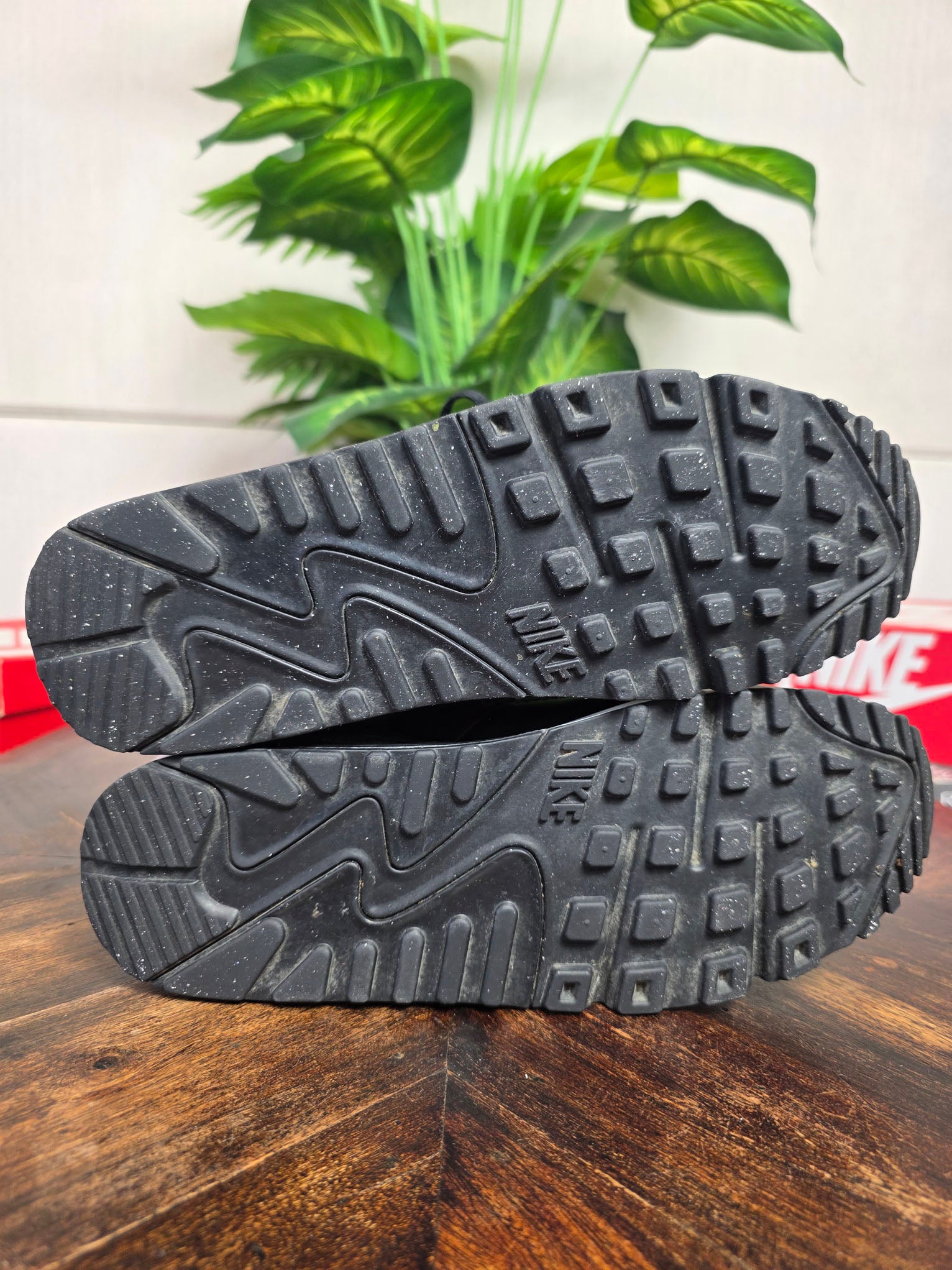 Nike Air Max 90 Grey Black Red maat 42,5