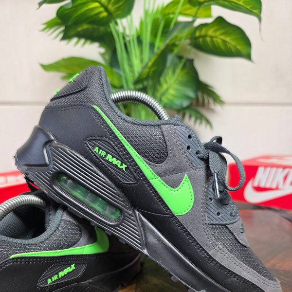 Nike Air Max 90 Black Green Strike maat 42