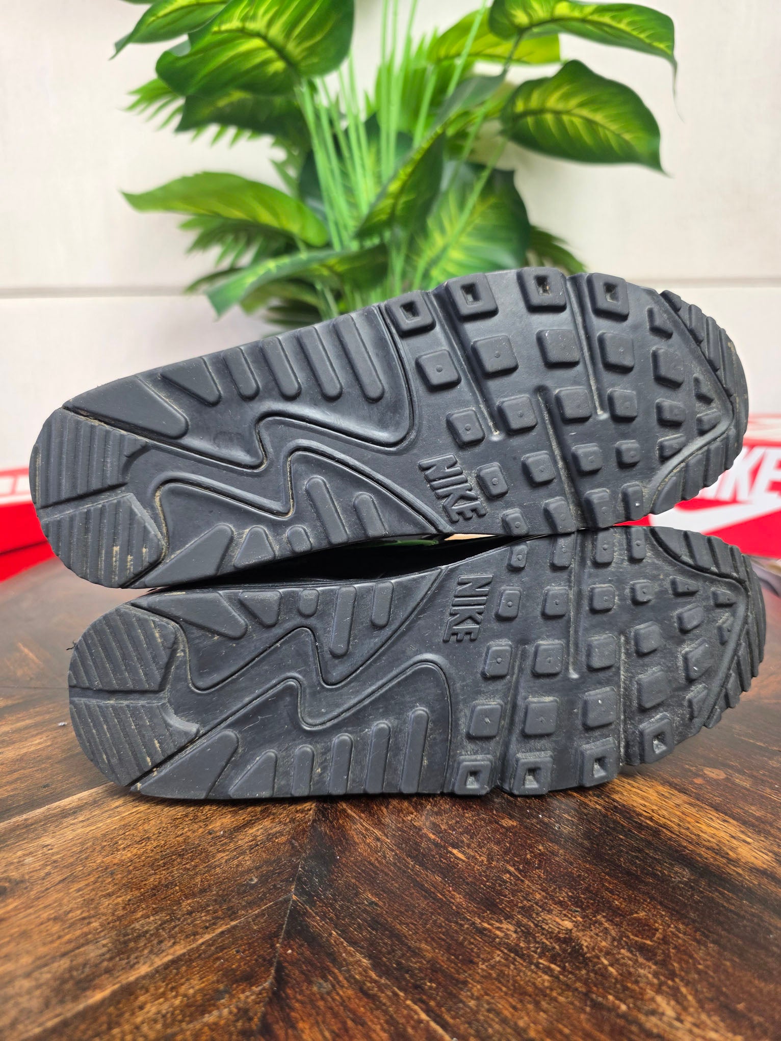 Nike Air Max 90 Black Green Strike maat 42
