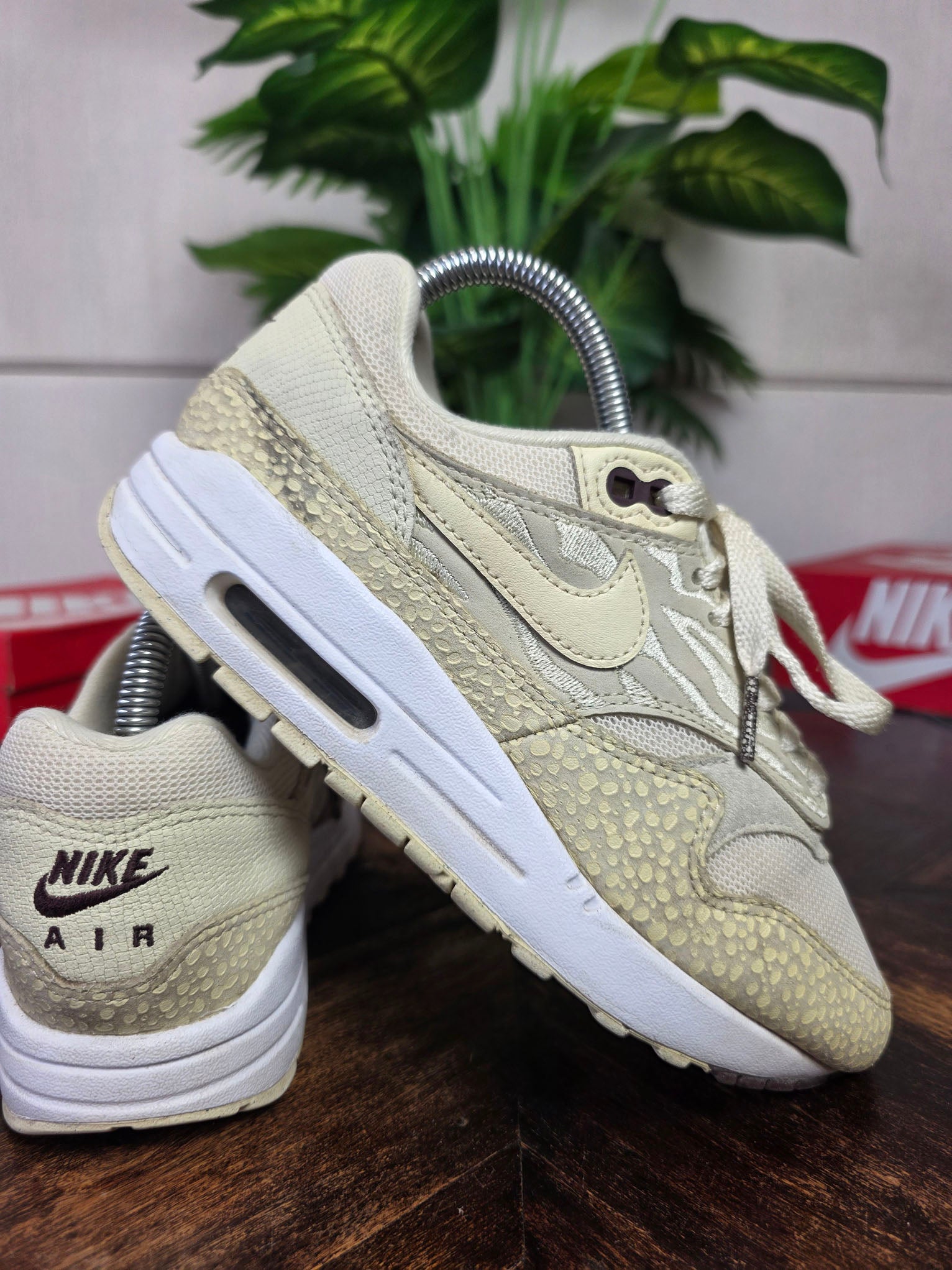 Nike Air Max 1 '87 "Coconut Milk" maat 37,5