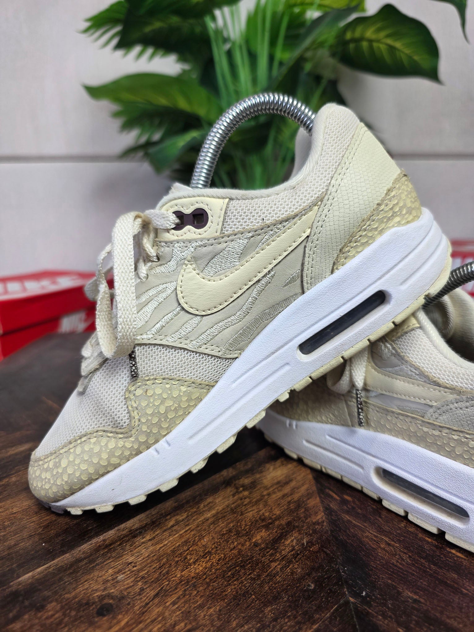 Nike Air Max 1 '87 "Coconut Milk" maat 37,5