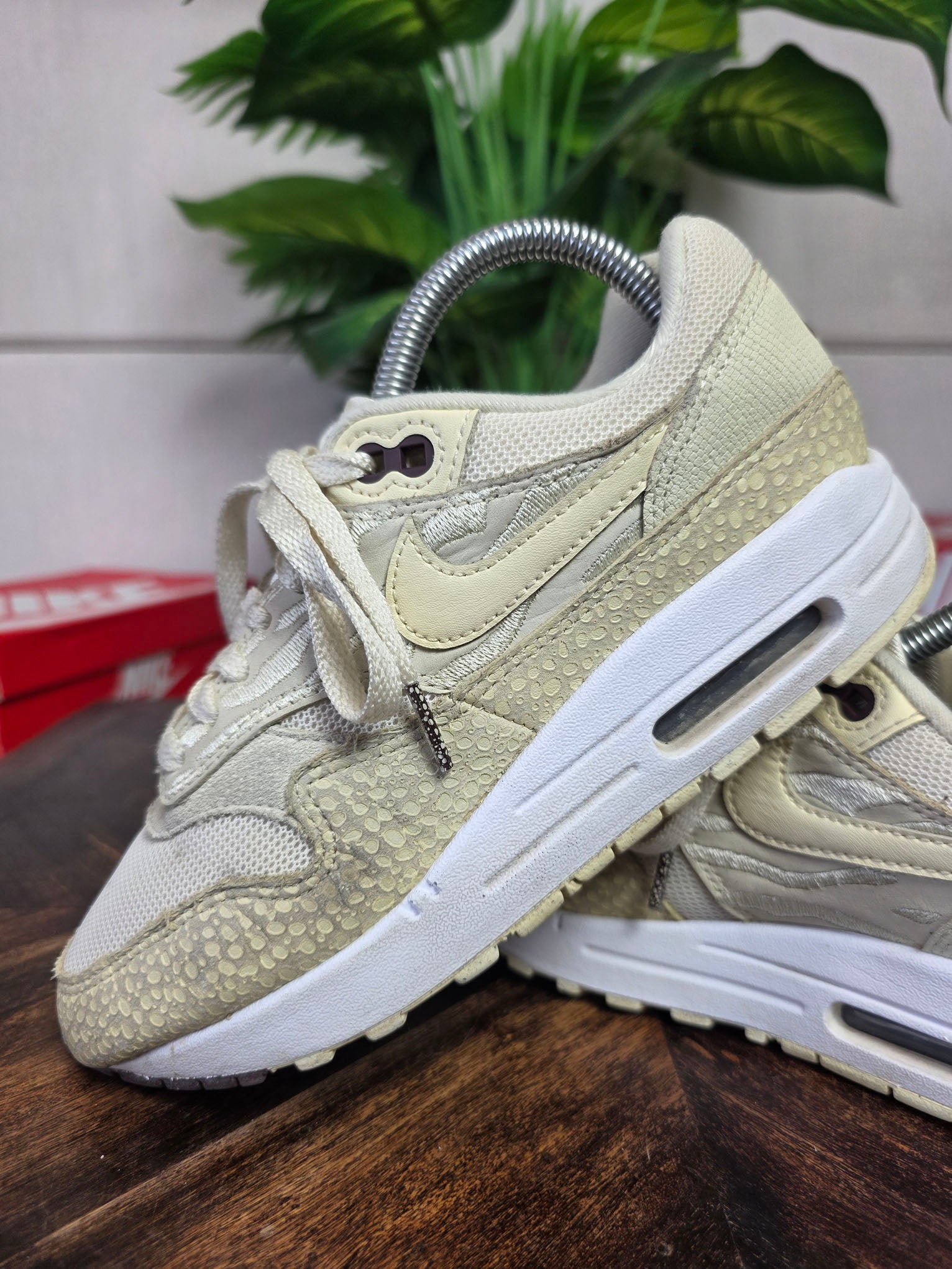 Nike Air Max 1 '87 "Coconut Milk" maat 37,5