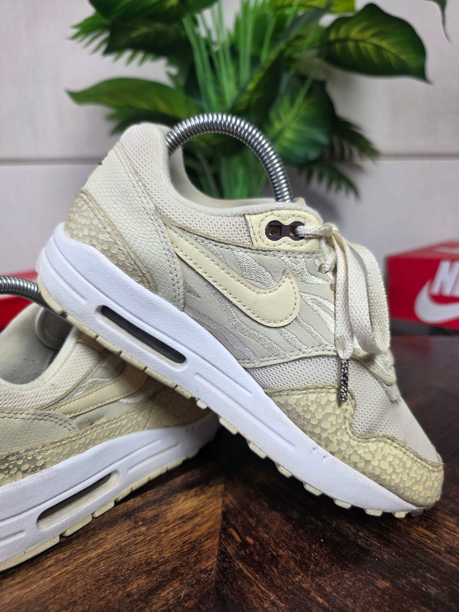 Nike Air Max 1 '87 "Coconut Milk" maat 37,5