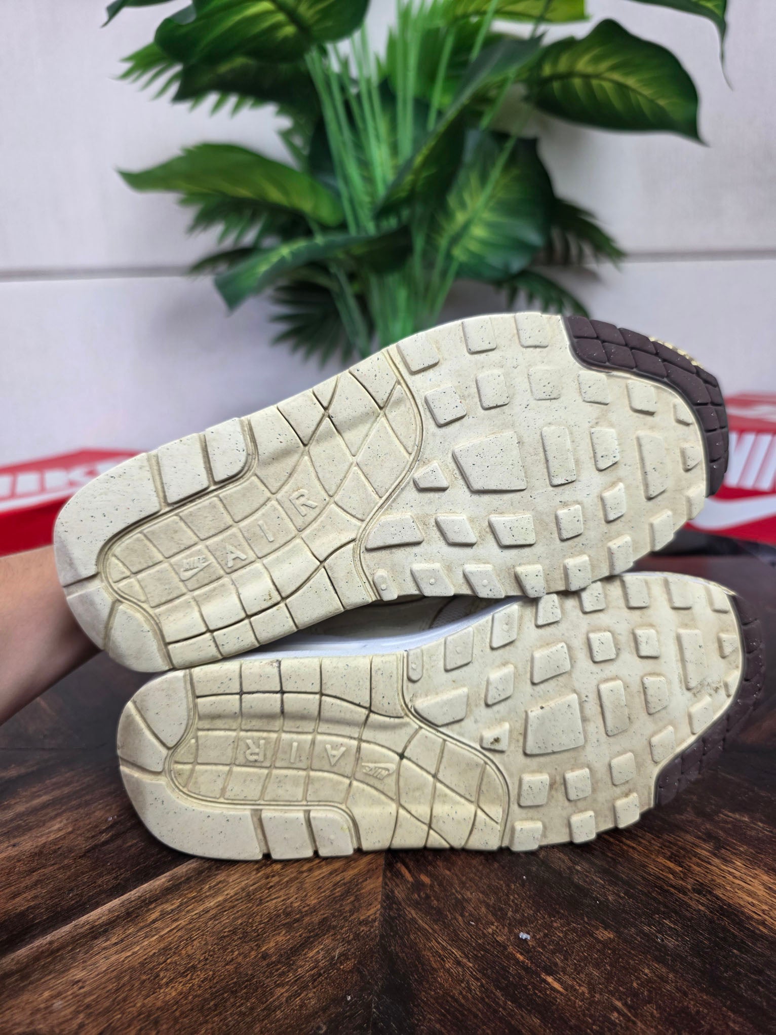 Nike Air Max 1 '87 "Coconut Milk" maat 37,5
