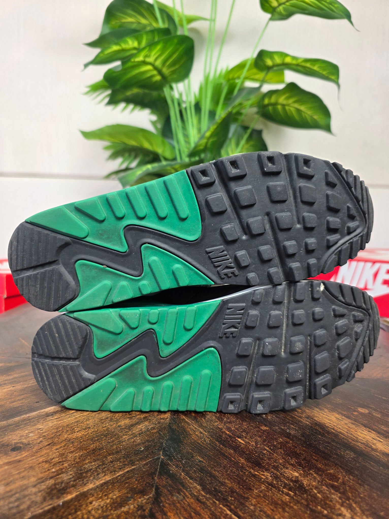 Nike Air Max 90 Malachite maat 43
