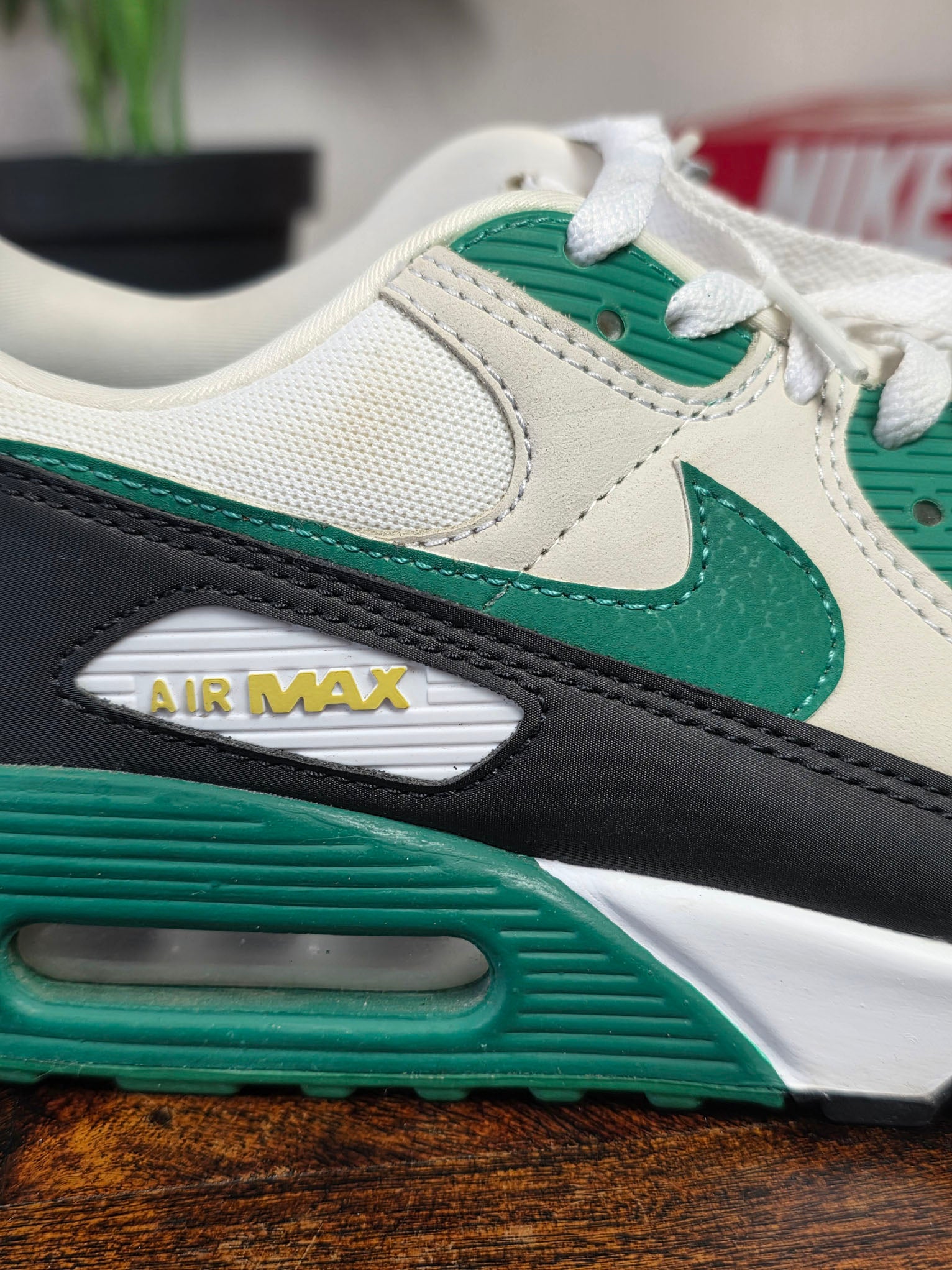 Nike Air Max 90 Malachite maat 43