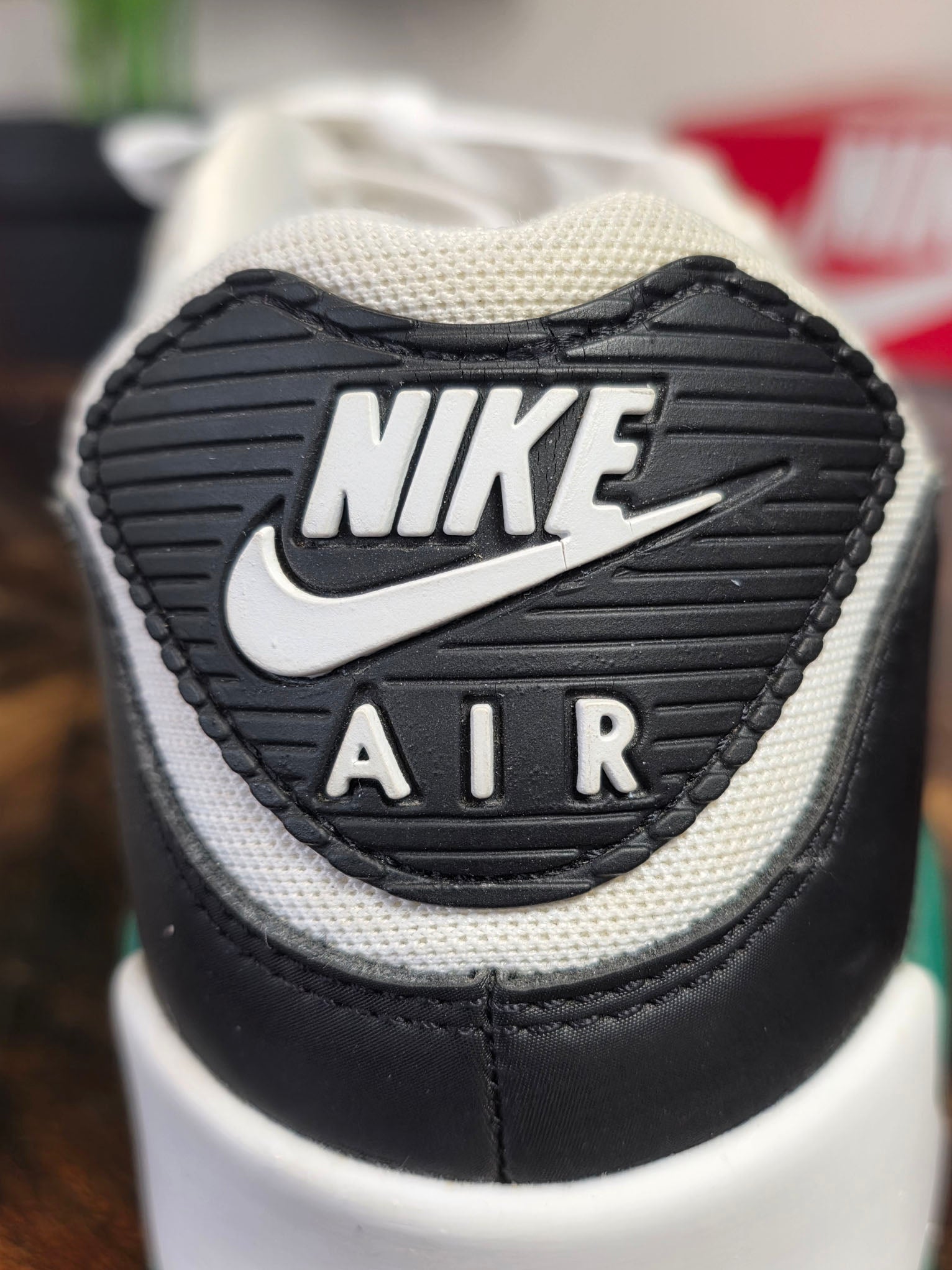 Nike Air Max 90 Malachite maat 43