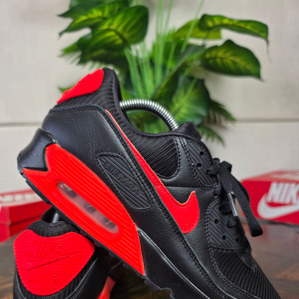 Nike Air Max 90 Black Orange Volt maat 42,5