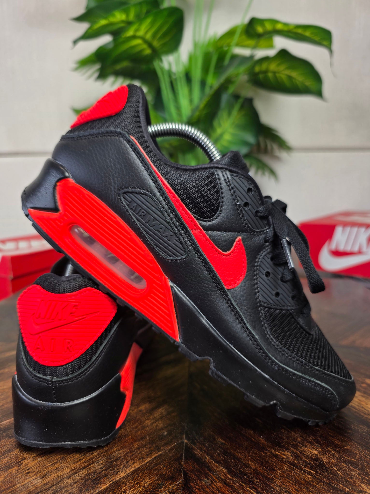 Nike Air Max 90 Black Orange Volt maat 42,5