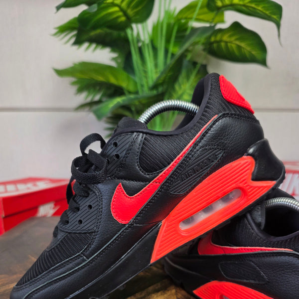 Nike Air Max 90 Black Orange Volt maat 42,5