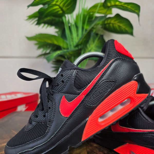 Nike Air Max 90 Black Orange Volt maat 42,5