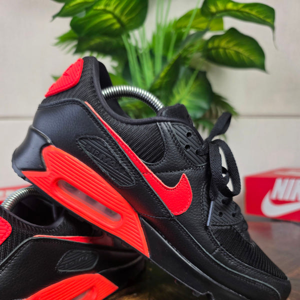 Nike Air Max 90 Black Orange Volt maat 42,5