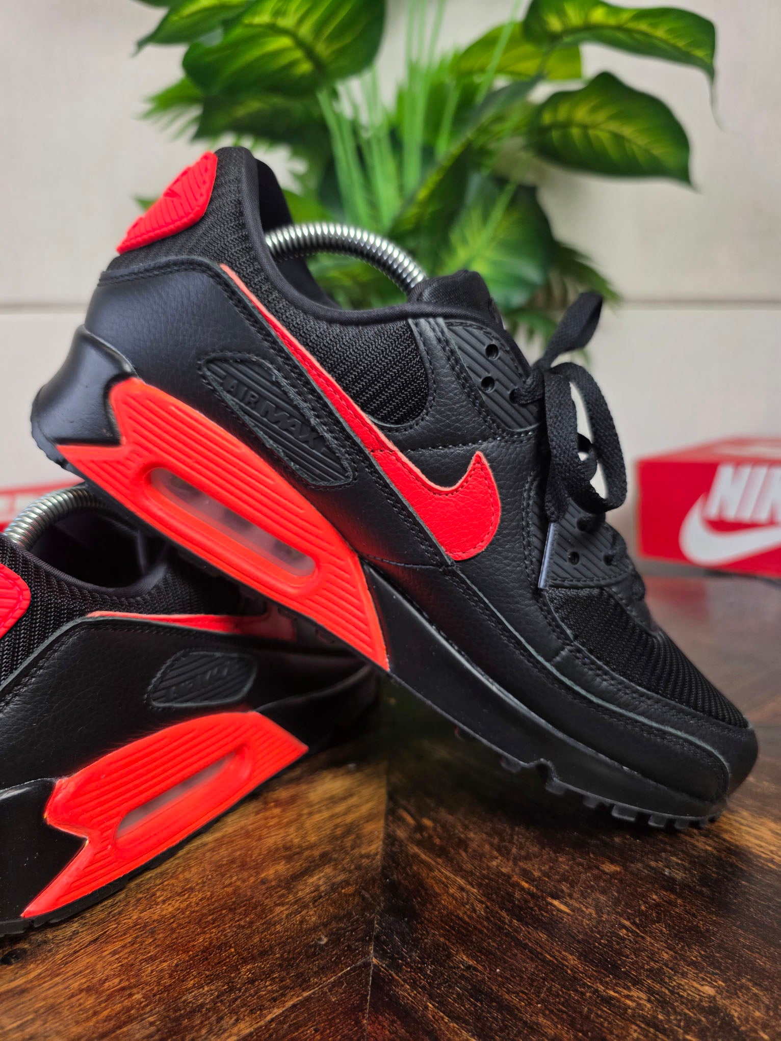 Nike Air Max 90 Black Orange Volt maat 42,5