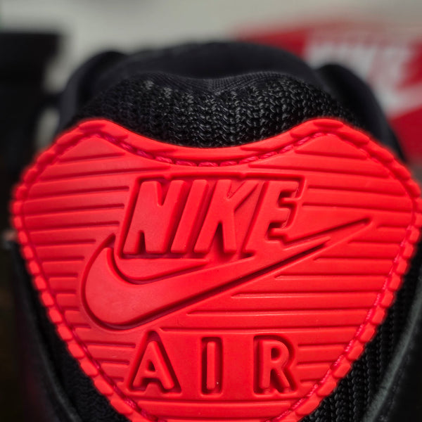 Nike Air Max 90 Black Orange Volt maat 42,5