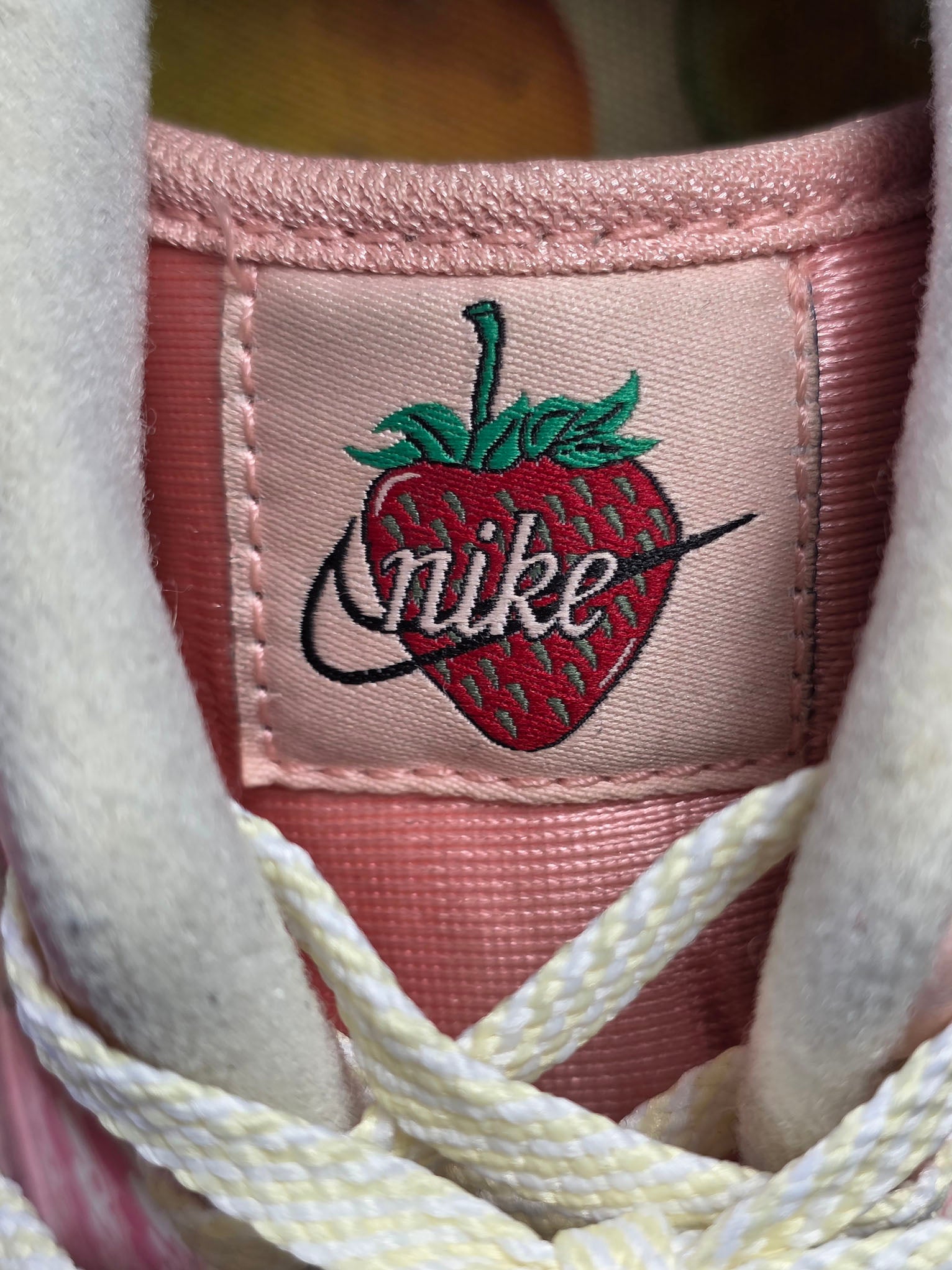 Nike Air Max 1 Strawberry Lemonade maat 44
