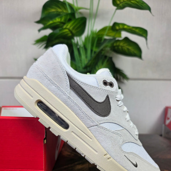 Nike Air Max 1 Sail Ironstone maat 42,5