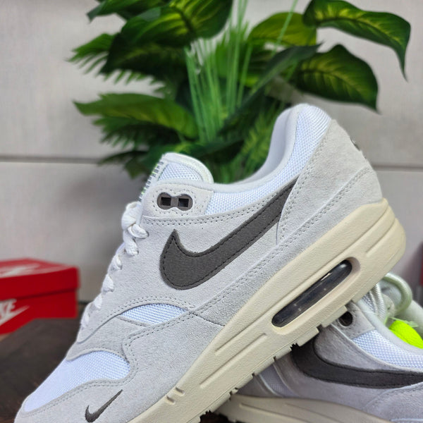 Nike Air Max 1 Sail Ironstone maat 42,5