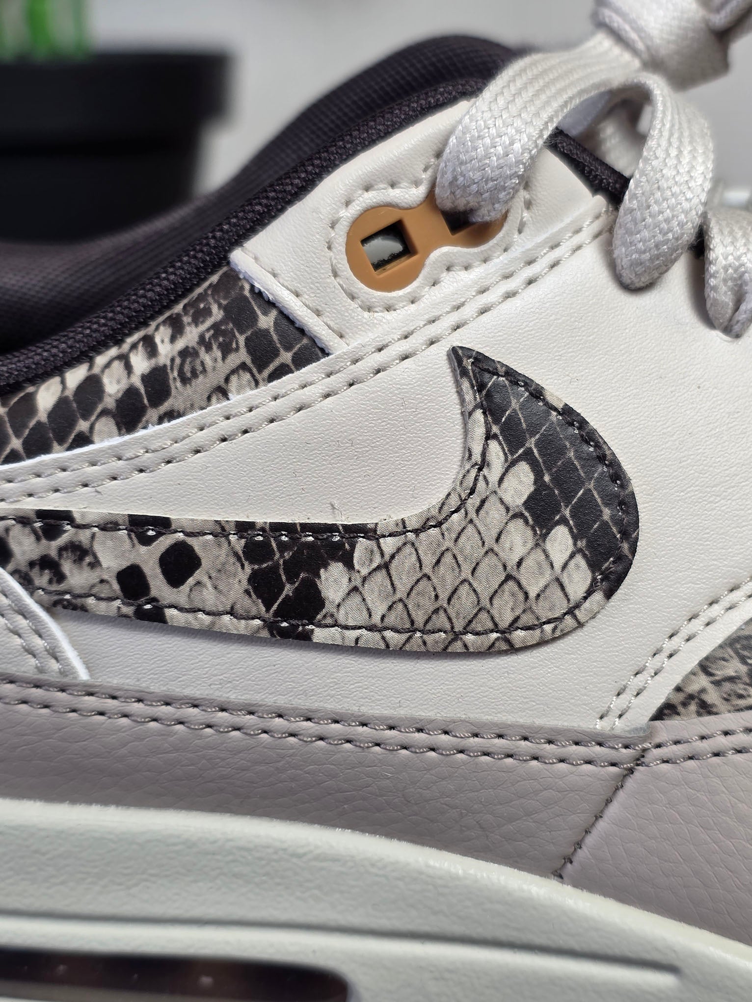 Nike Air Max 1 '87 "Snakeskin" maat 44