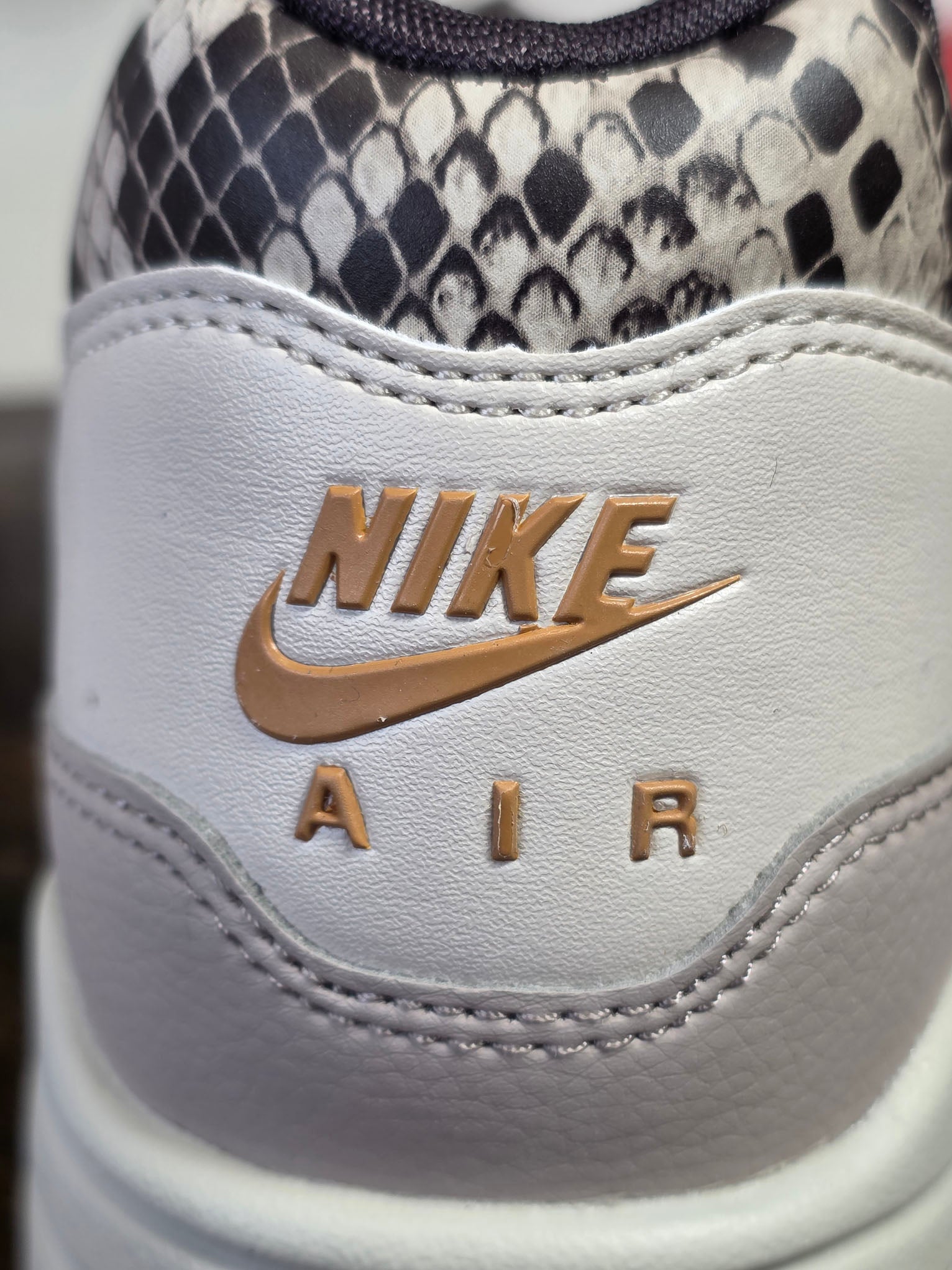 Nike Air Max 1 '87 "Snakeskin" maat 44