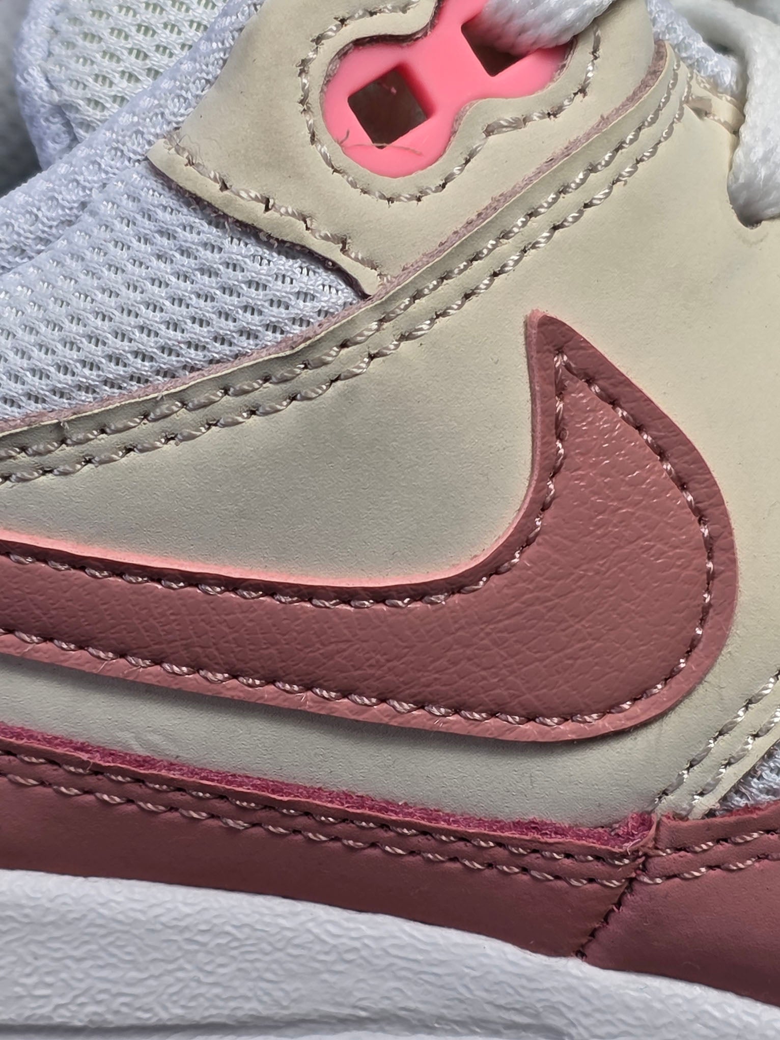 Nike Air Max 1 GS Guava Ice maat 38,5