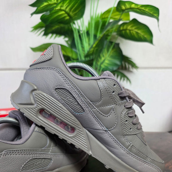 Nike Air Max 90 ESS+ Cave Stone maat 44