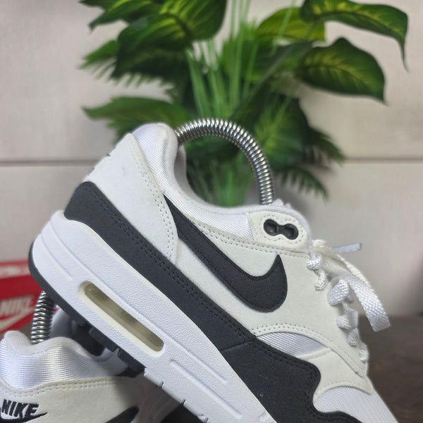 Nike Air Max 1 Black and White maat 38