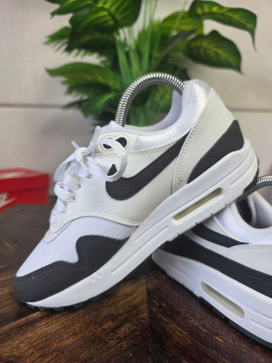 Nike Air Max 1 Black and White maat 38