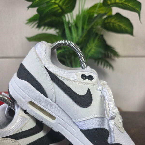 Nike Air Max 1 Black and White maat 38