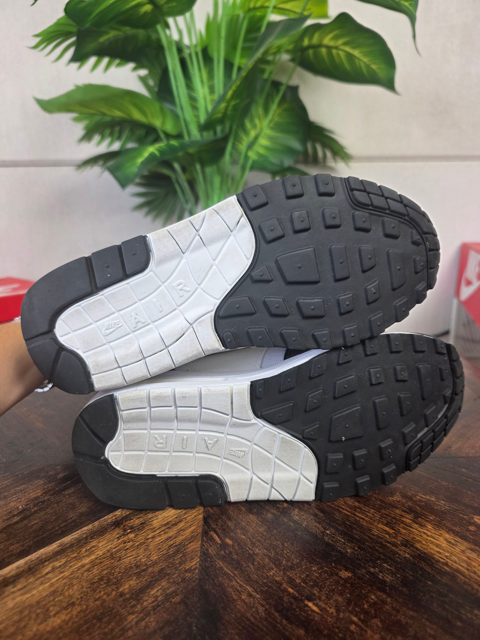 Nike Air Max 1 Black and White maat 38