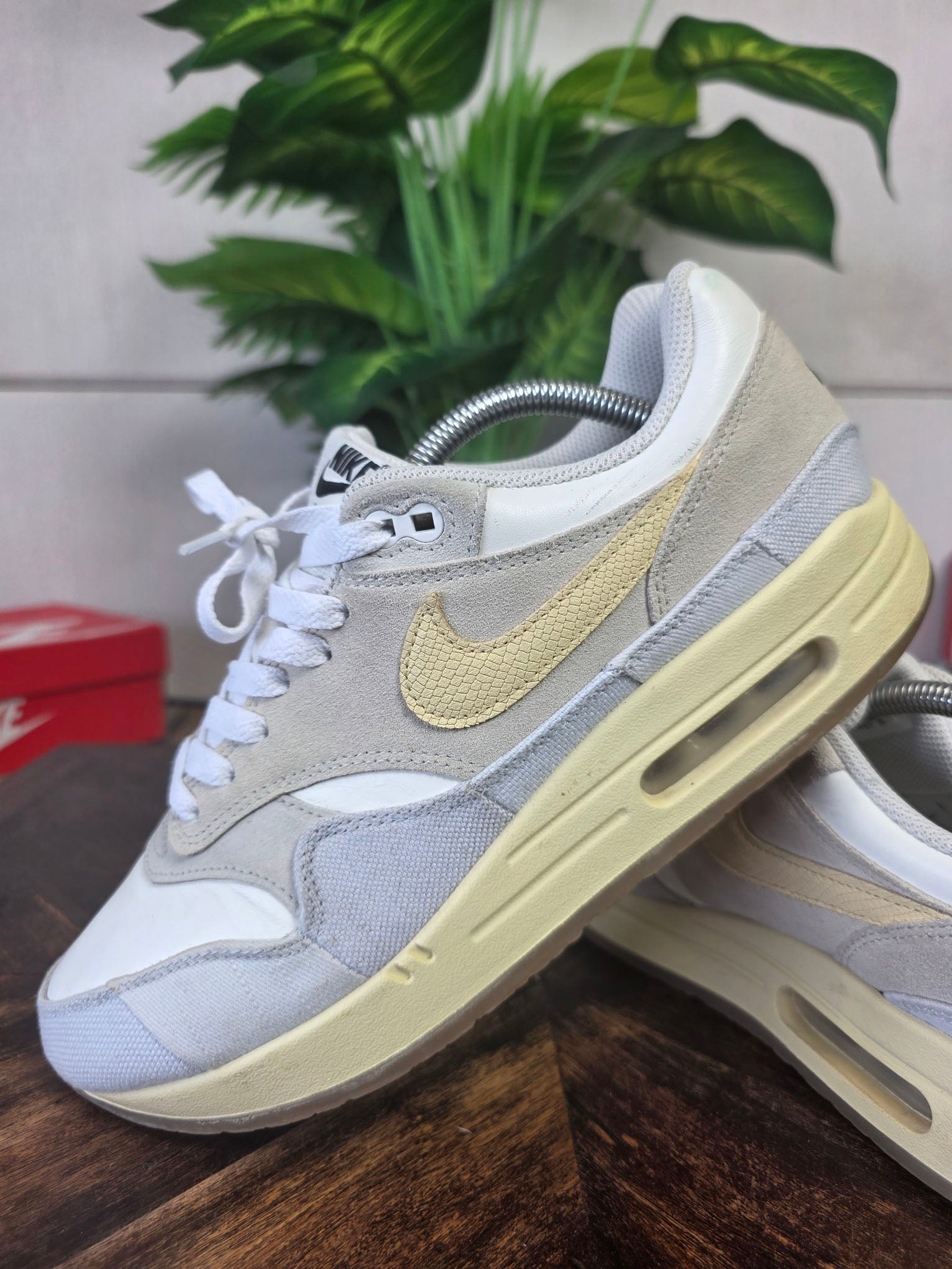 Nike Air Max 1 Crepe Light Bone maat 43