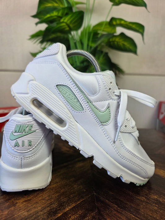 Nike Air Max 90 Pistachio Frost maat 40