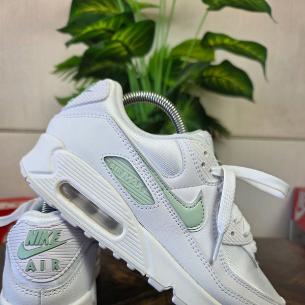 Nike Air Max 90 Pistachio Frost maat 40