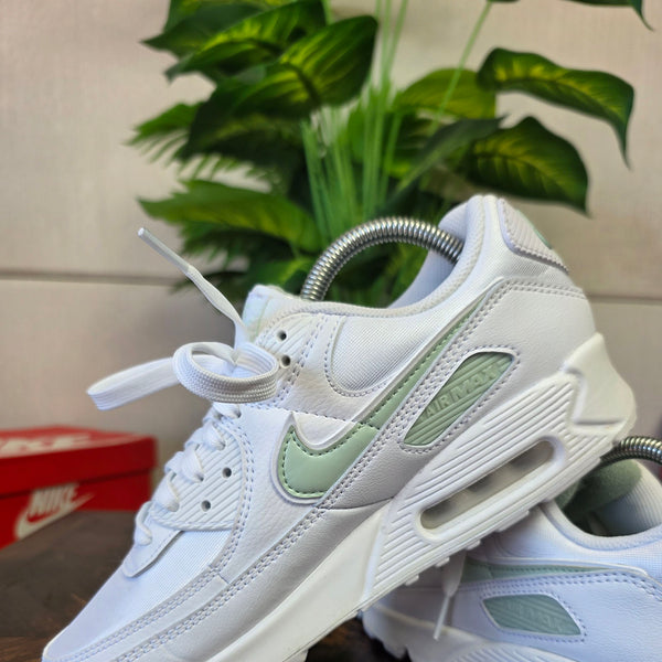 Nike Air Max 90 Pistachio Frost maat 40
