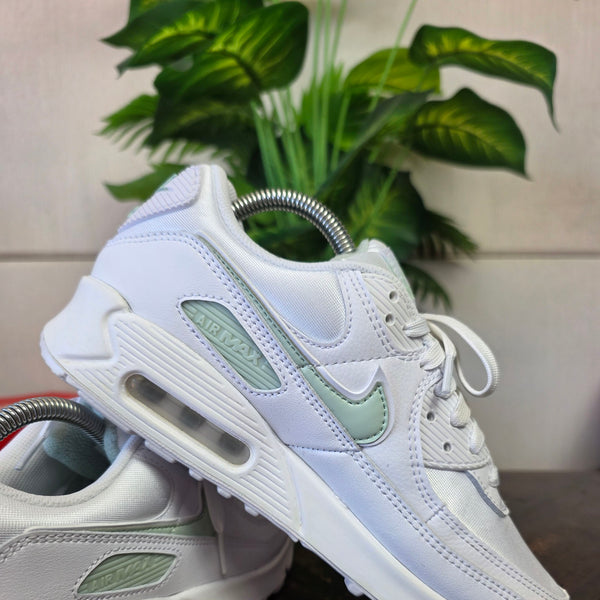 Nike Air Max 90 Pistachio Frost maat 40