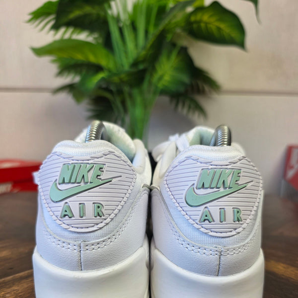 Nike Air Max 90 Pistachio Frost maat 40