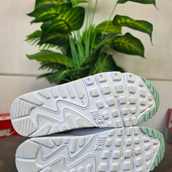 Nike Air Max 90 Pistachio Frost maat 40