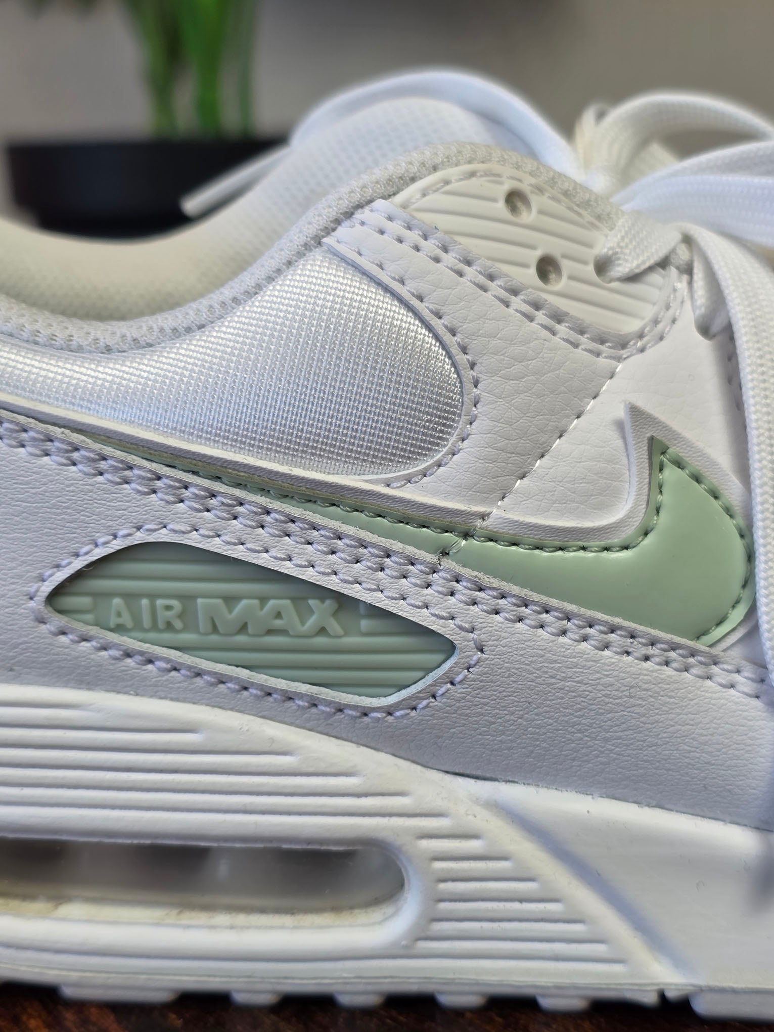 Nike Air Max 90 Pistachio Frost maat 40