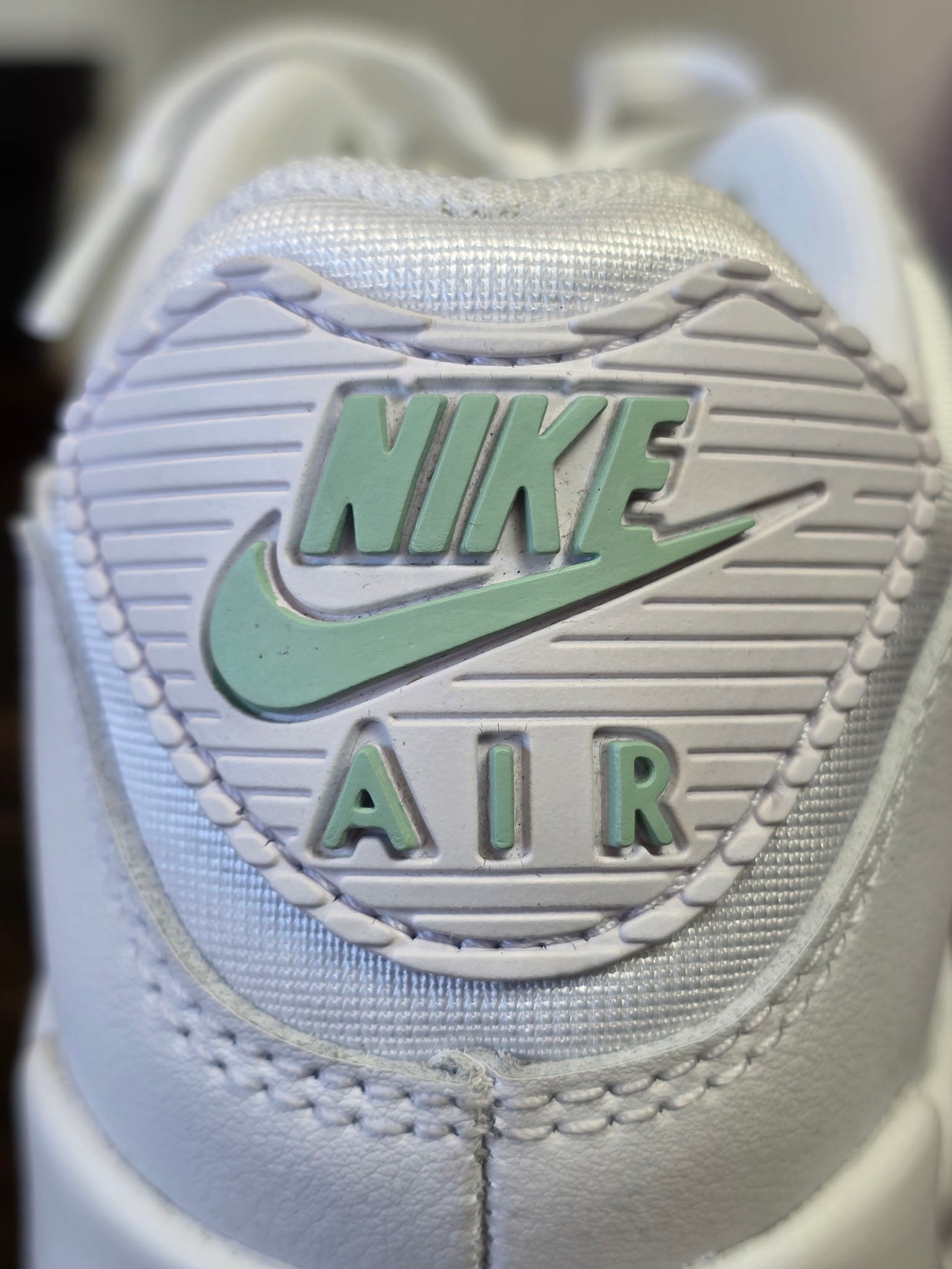 Nike Air Max 90 Pistachio Frost maat 40