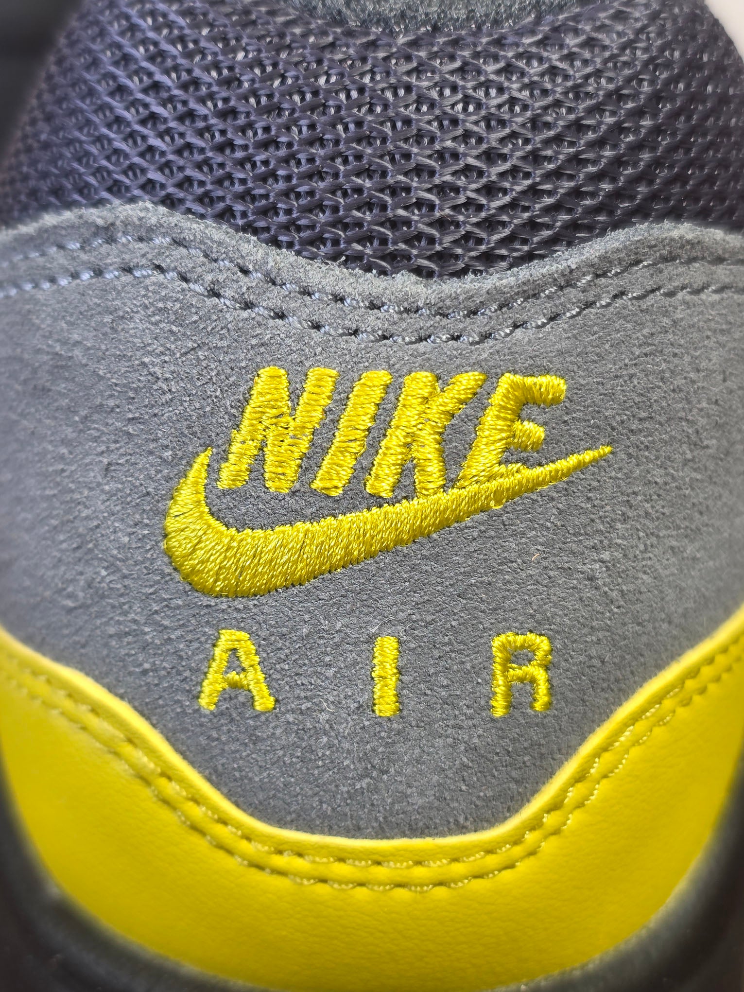 Nike Air Max 1 Essential Batman maat 42,5