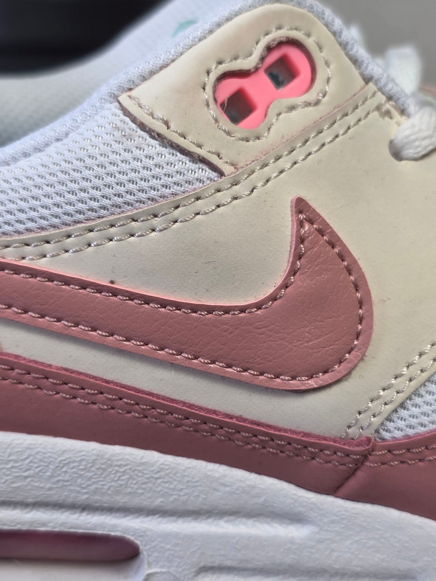 Nike Air Max 1 GS Guava Ice maat 40